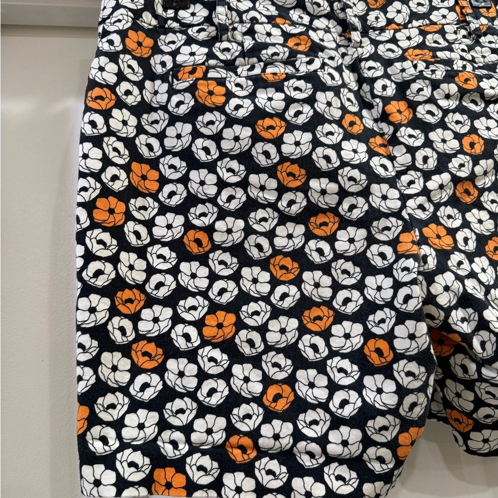 Lands' End Black with Floral Print Mid Rise Shorts Size 10P - Picture 5 of 12
